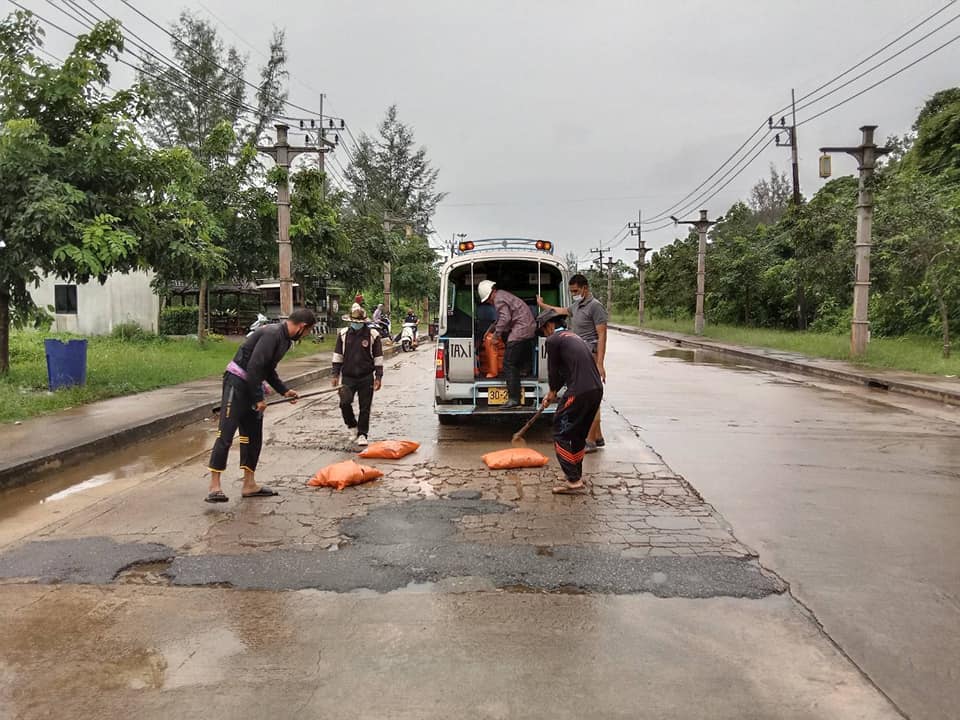 ทต.ศาลาด่าน แก้ไขปัญหาความเดือดร้อนป้องกันอุบัติเหตุบนท้องถนนพื้นที่ตำบลศาลาด่าน